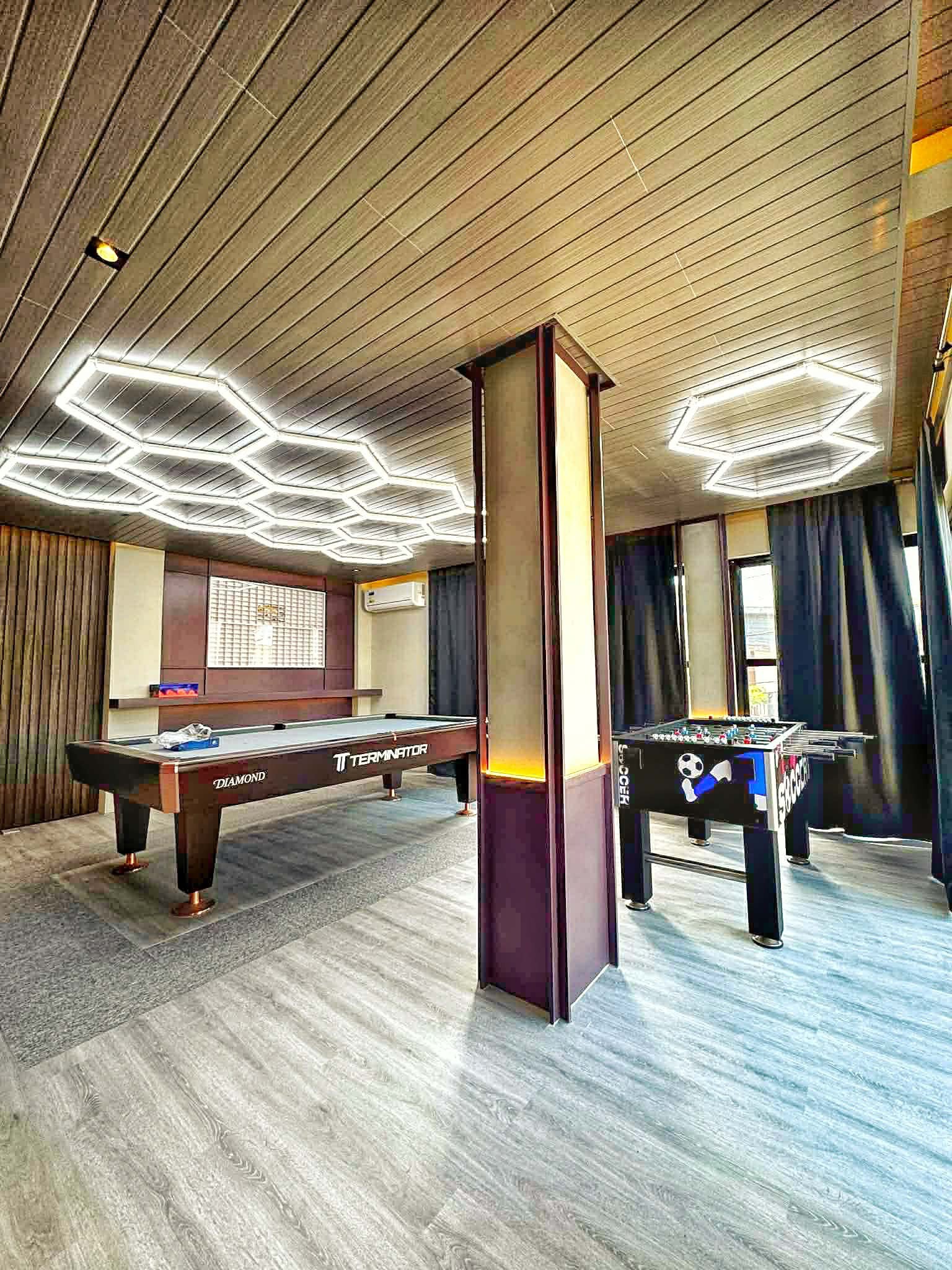 Arcade & Table Games